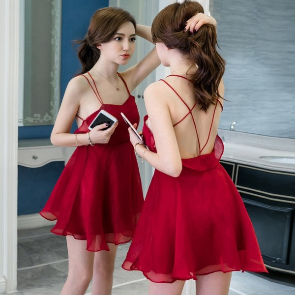 Aktuelna ženska haljina na tanke bretele i til