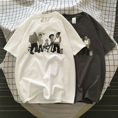 Moderna muška majica s printom i ovalnim izrezom