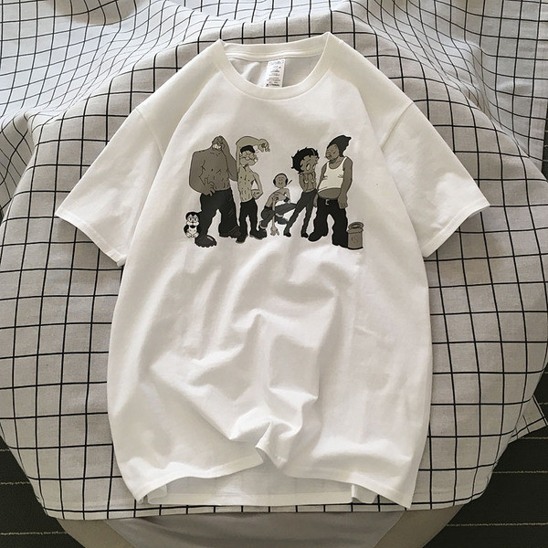 Moderna muška majica s printom i ovalnim izrezom