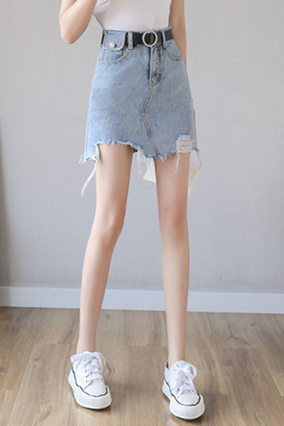 Ženska ležerna kratka suknja ravnog modela sa poderanim motivima