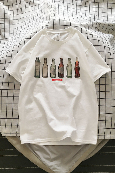 Balti vyriški marškinėliai trumpomis rankovėmis ir aplikacijomis ant butelių