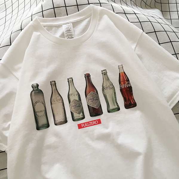 Balti vyriški marškinėliai trumpomis rankovėmis ir aplikacijomis ant butelių