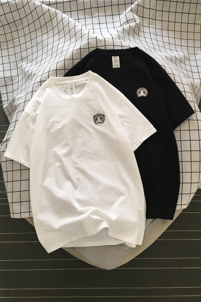 Tricou barbatesc modern cu maneca scurta si broderie in forma de pisoi