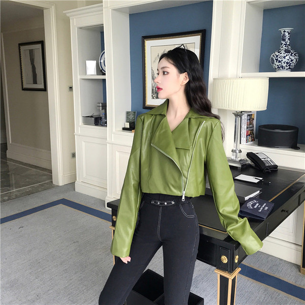 Īsa sieviešu ādas jaka bez aizdares