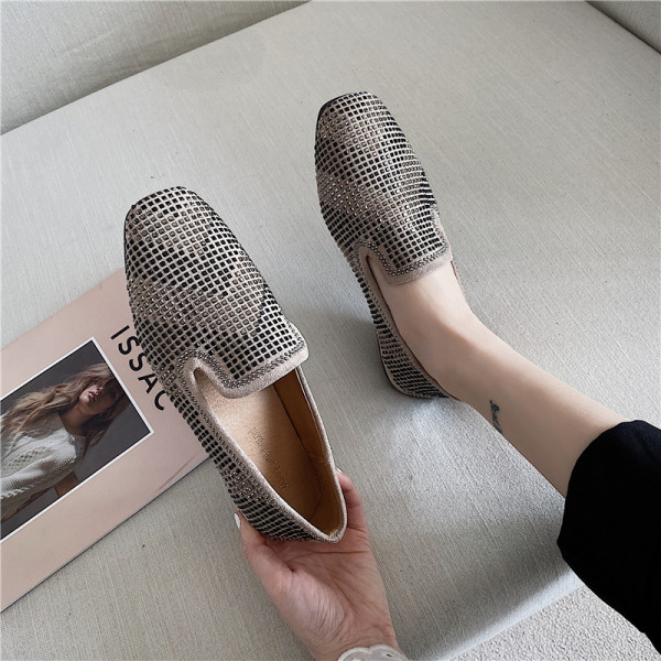 Pantofi casual de dama cu decor metalic si talpa plata