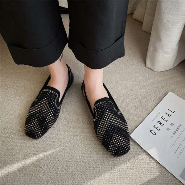 Pantofi casual de dama cu decor metalic si talpa plata