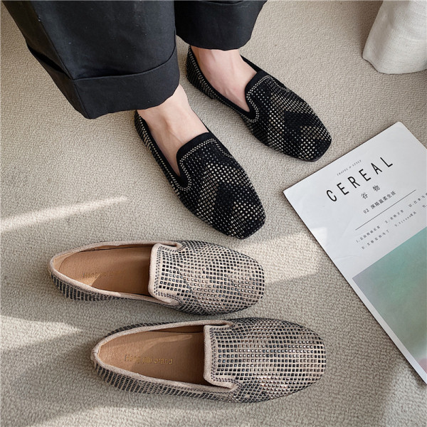 Pantofi casual de dama cu decor metalic si talpa plata