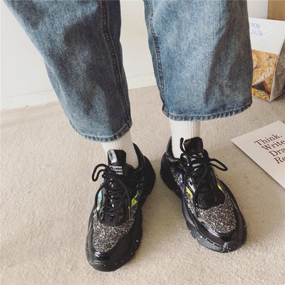 Ikdienas sieviešu kedas ar spīdīgām daļiņām un mežģīnēm