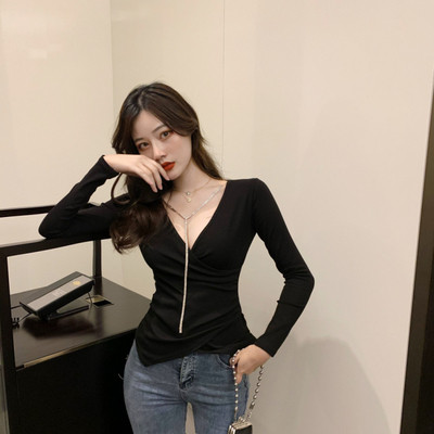 Дамска модерна блуза с шпиц деколте втален модел