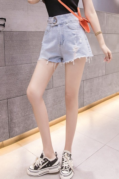 Model nou de blugi scurti de dama cu motive rupte si buzunare