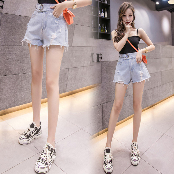 Model nou de blugi scurti de dama cu motive rupte si buzunare