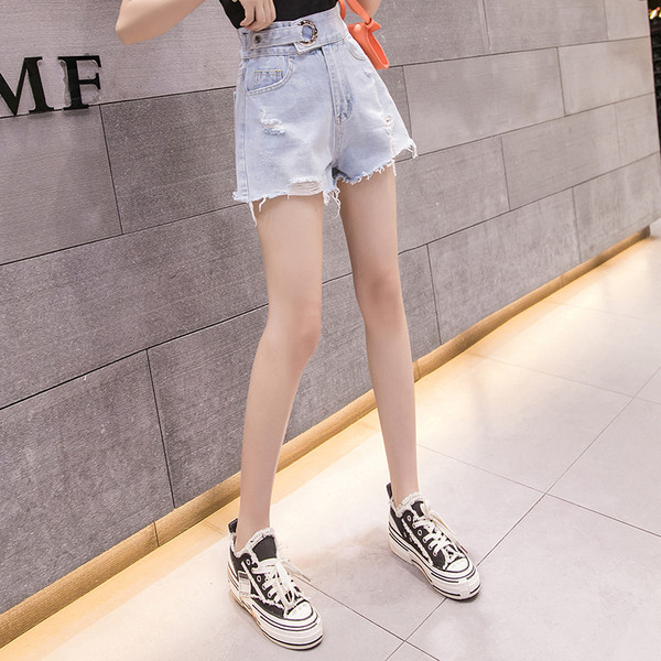 Model nou de blugi scurti de dama cu motive rupte si buzunare