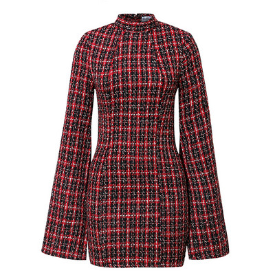 Rochie scurtă în carouri de damă elegantă, cu mâneci lungi și decolteu oval