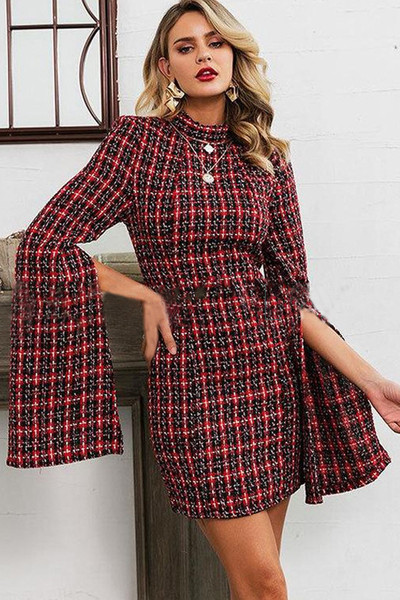 Rochie scurtă în carouri de damă elegantă, cu mâneci lungi și decolteu oval