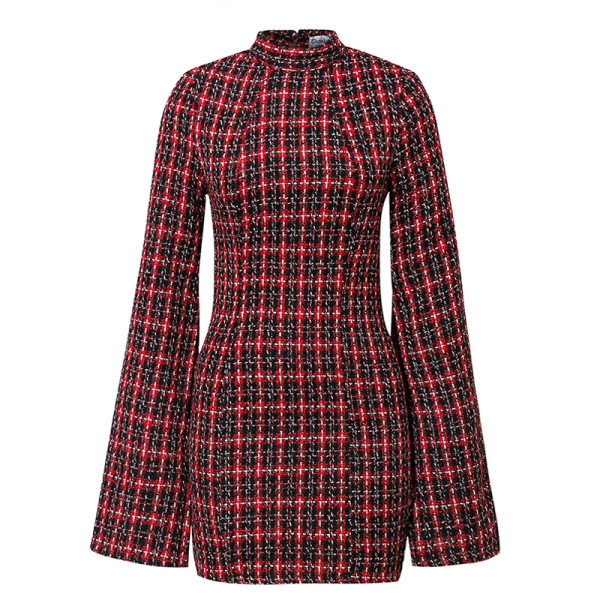 Rochie scurtă în carouri de damă elegantă, cu mâneci lungi și decolteu oval