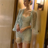 Дамски комплект включващ късо дантелено сако и вталена рокля 