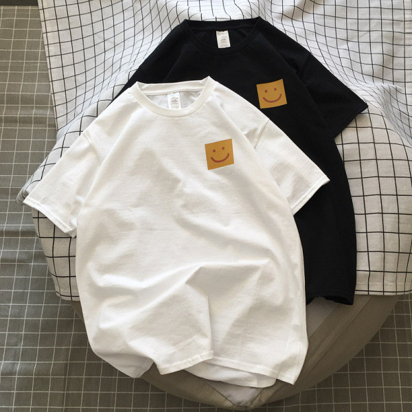 Muška pamučna majica s kvadratnom aplikacijom i kratkim rukavima