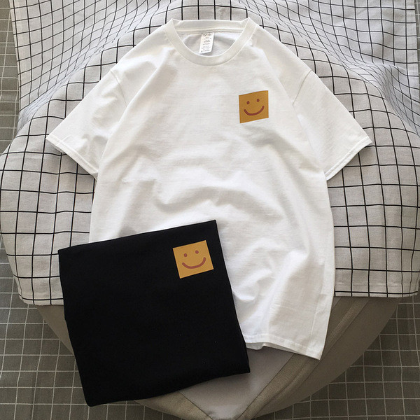 Muška pamučna majica s kvadratnom aplikacijom i kratkim rukavima