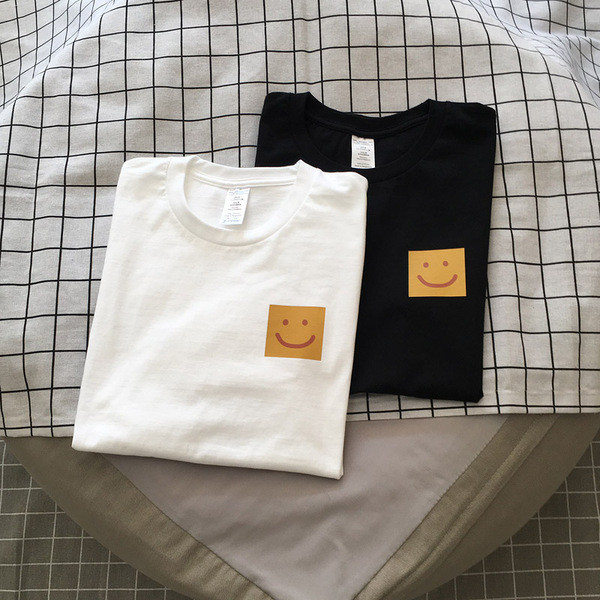 Muška pamučna majica s kvadratnom aplikacijom i kratkim rukavima