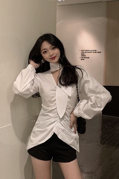 Lai naiste särk spitsikaela ja paelaga