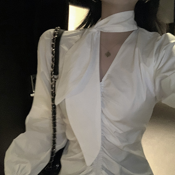 Lai naiste särk spitsikaela ja paelaga