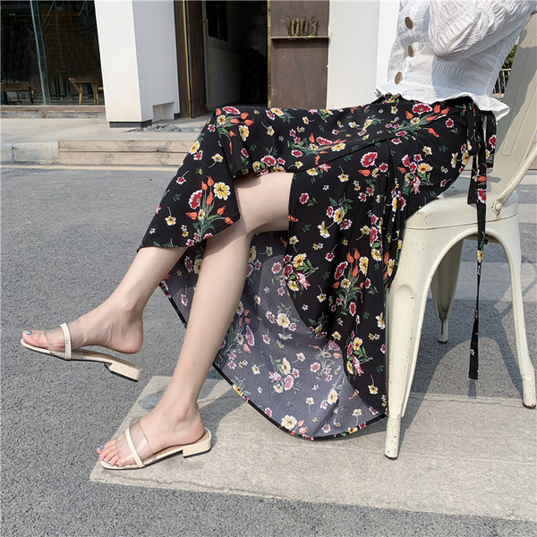 Lezser női szoknya transzferrel és virágmintával