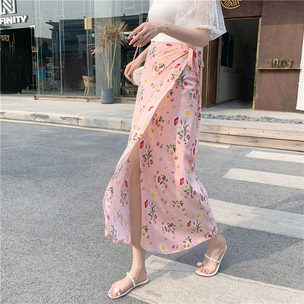 Lezser női szoknya transzferrel és virágmintával