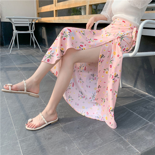 Lezser női szoknya transzferrel és virágmintával