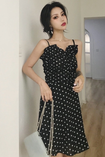 Ležerna ženska haljina na točkice s tankim naramenicama