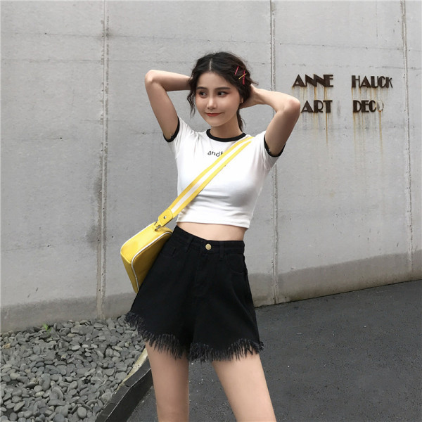 Sieviešu aktuāli šorti ar augstu vidukli un bārkstīm