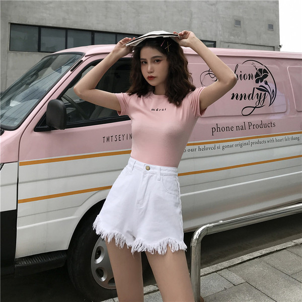 Sieviešu aktuāli šorti ar augstu vidukli un bārkstīm