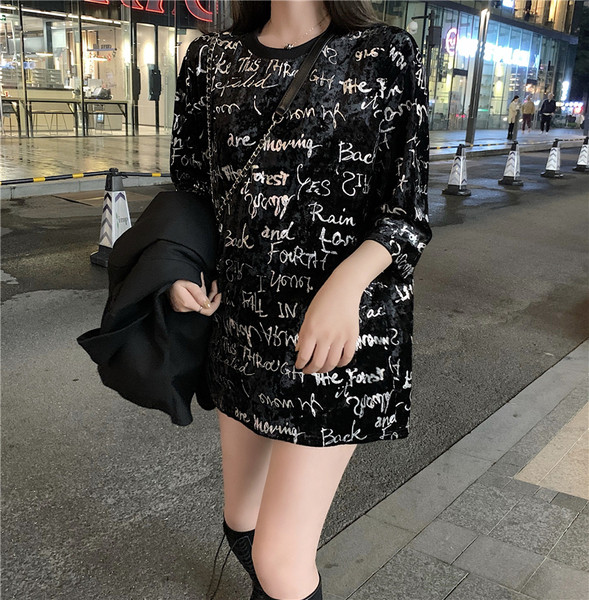 Hosszú, feliratos női póló