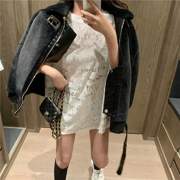 Hosszú, feliratos női póló