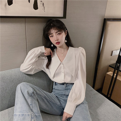 Stilingi moteriški marškinėliai su špico iškirpte plačiu modeliu