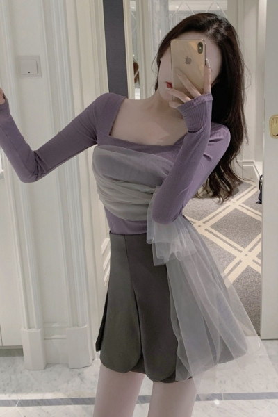 Bluză de damă mov cu decolteu pătrat și tul