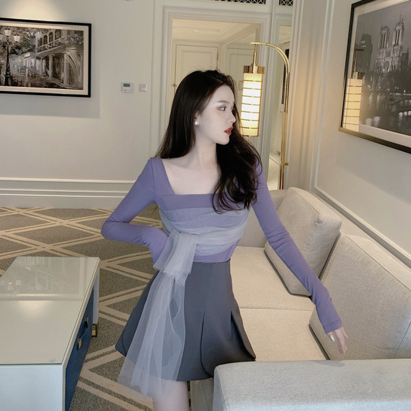 Bluză de damă mov cu decolteu pătrat și tul