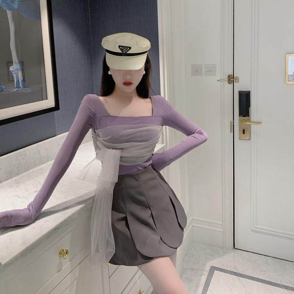 Bluză de damă mov cu decolteu pătrat și tul