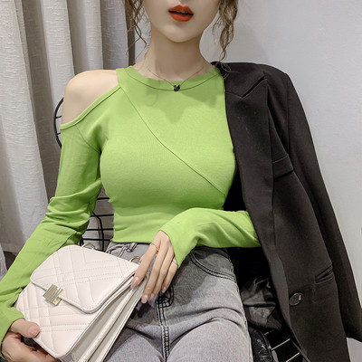 Női alkalmi blúz ovális nyakkivágással és hosszú ujjakkal