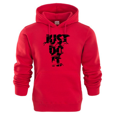 Napi férfi pulóver kapucnival és nyakkendővel