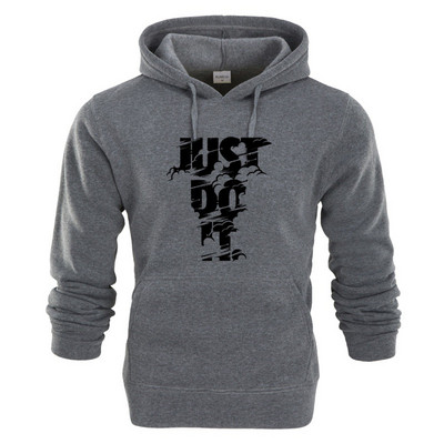 Napi férfi pulóver kapucnival és nyakkendővel