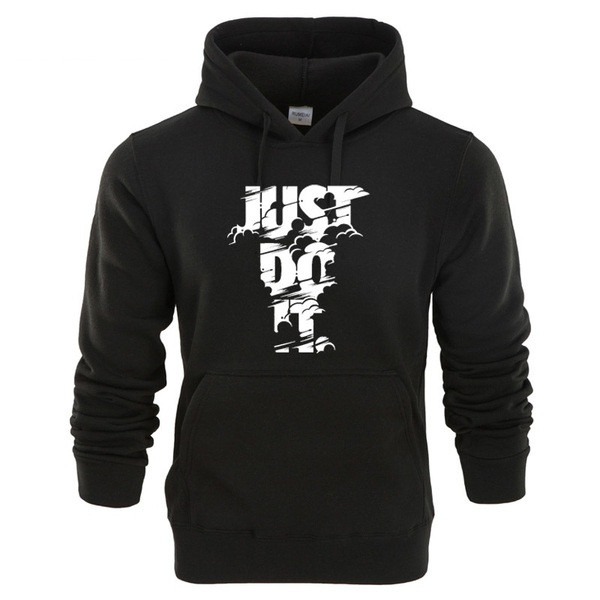 Napi férfi pulóver kapucnival és nyakkendővel