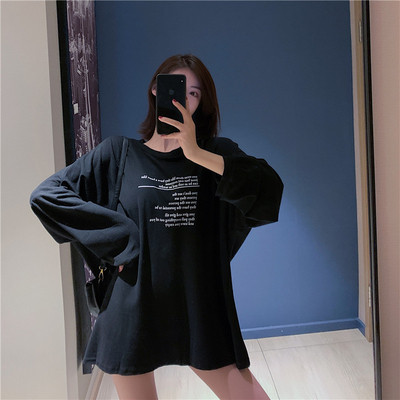 Bluză de damă lată, cu mâneci lungi și cu fantă