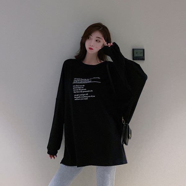 Bluză de damă lată, cu mâneci lungi și cu fantă