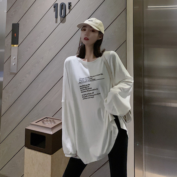 Bluză de damă lată, cu mâneci lungi și cu fantă