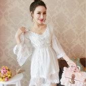 Stiilne naiste kleit pitsi ja V-kaelusega