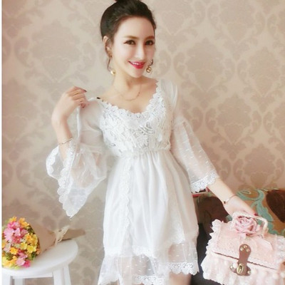 Stiilne naiste kleit pitsi ja V-kaelusega