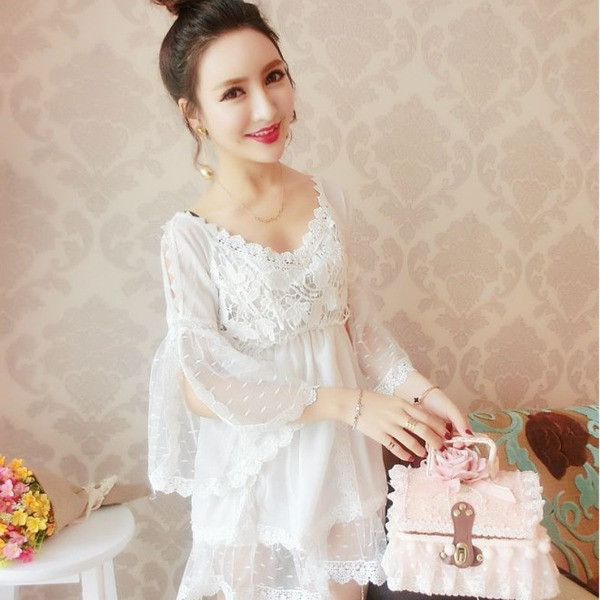 Stiilne naiste kleit pitsi ja V-kaelusega