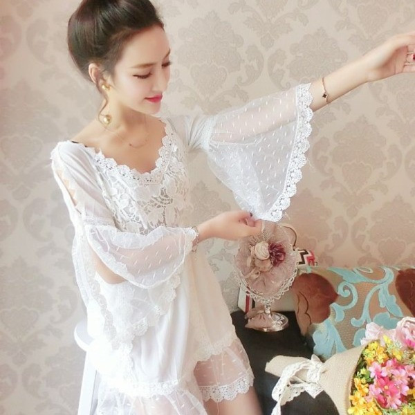 Stiilne naiste kleit pitsi ja V-kaelusega