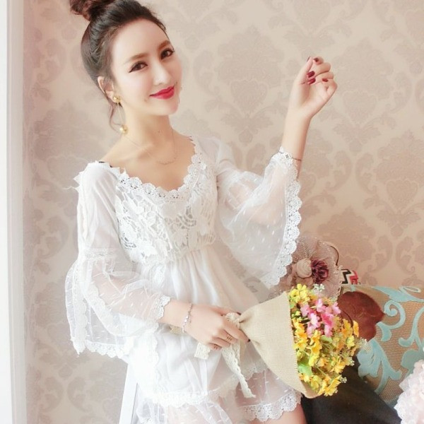 Stiilne naiste kleit pitsi ja V-kaelusega