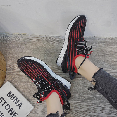 Sportiniai ir kasdieniai moteriški maratonai lygiais padais